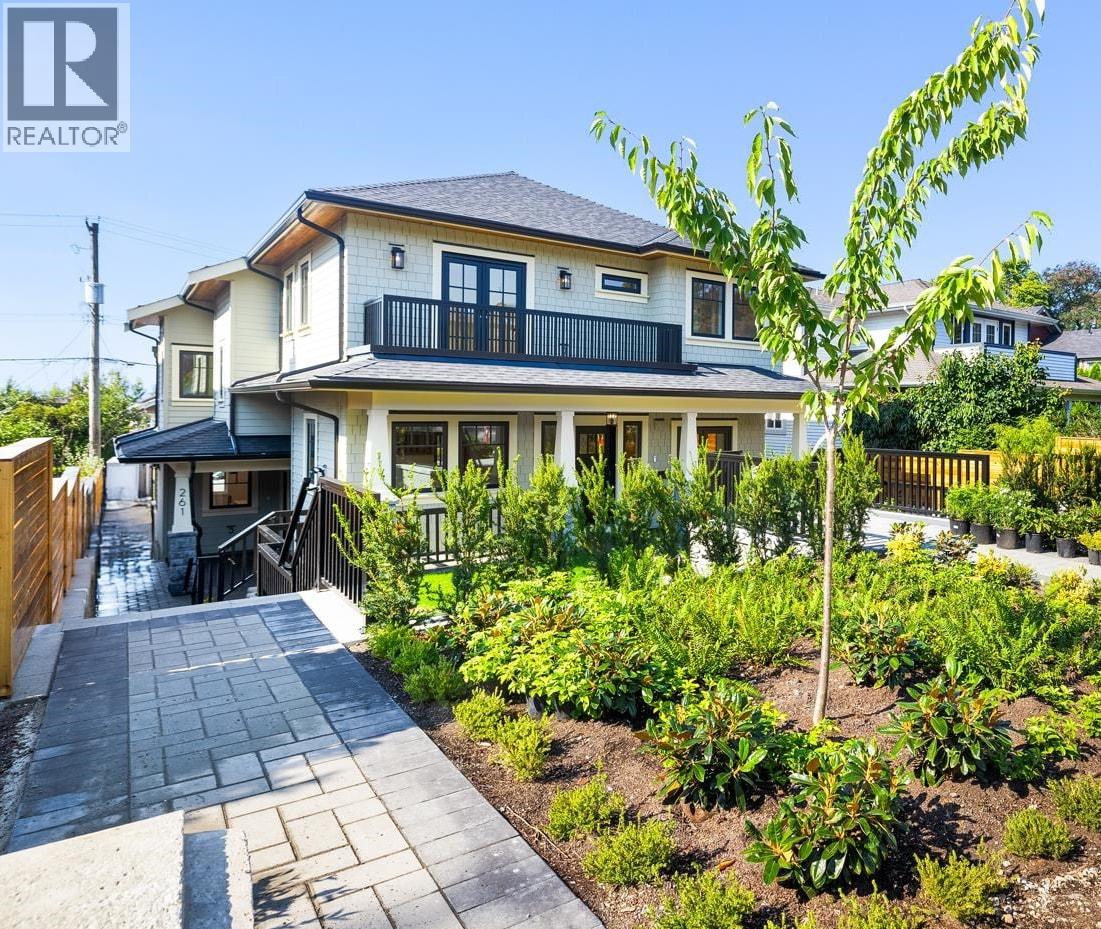 261 W 6TH STREET, North Vancouver, British Columbia