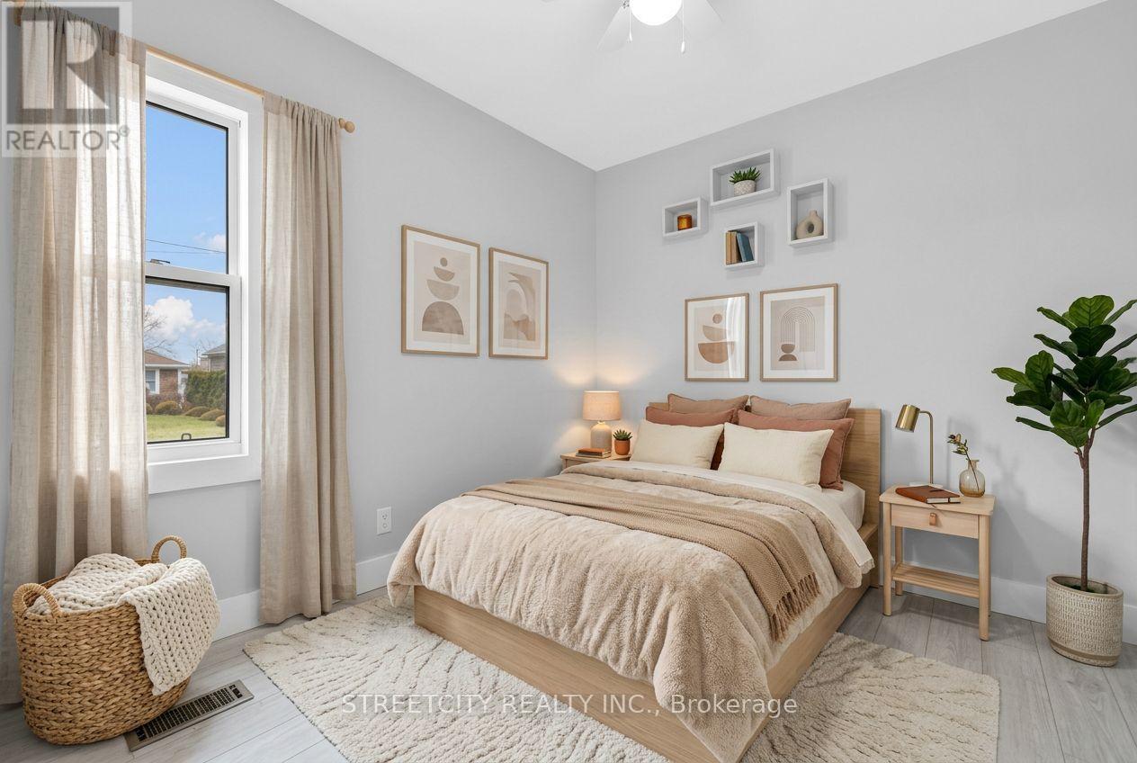 Photo 26 of 47 for 190 King Street