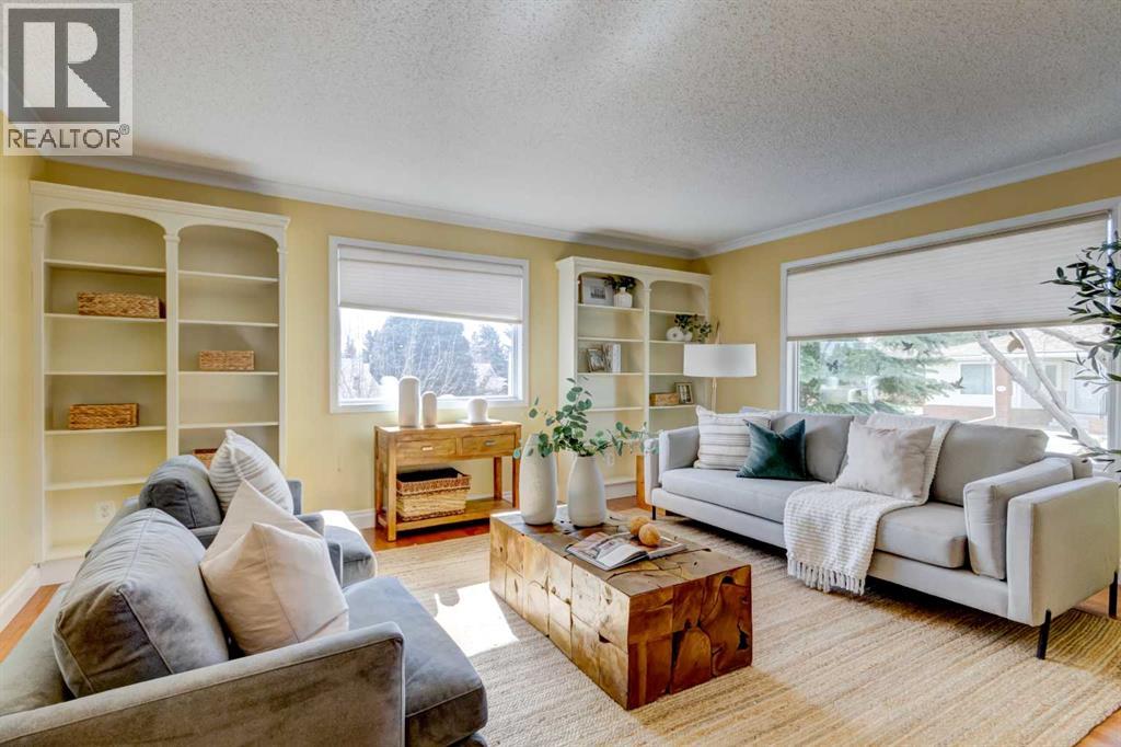 12 Vandoos Villas Nw, Calgary, Alberta  T3A 4W3 - Photo 5 - A2294517