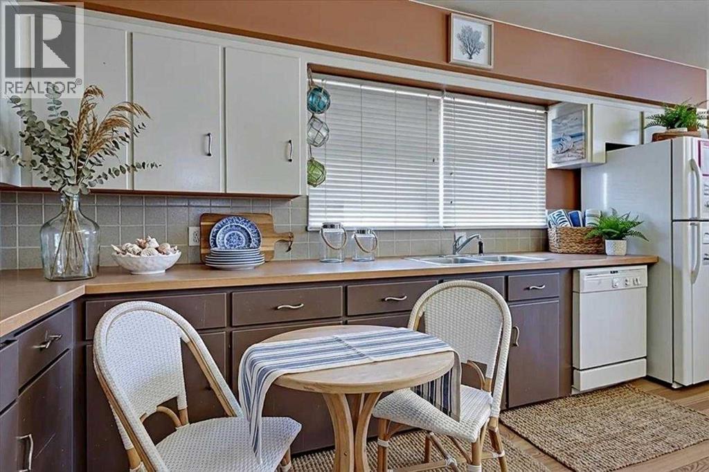 5929 West Park Crescent, Red Deer, Alberta  T4N 1E9 - Photo 2 - A2295991