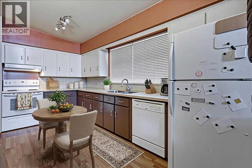 5929 West Park Crescent, Red Deer, Alberta  T4N 1E9 - Photo 4 - A2295991