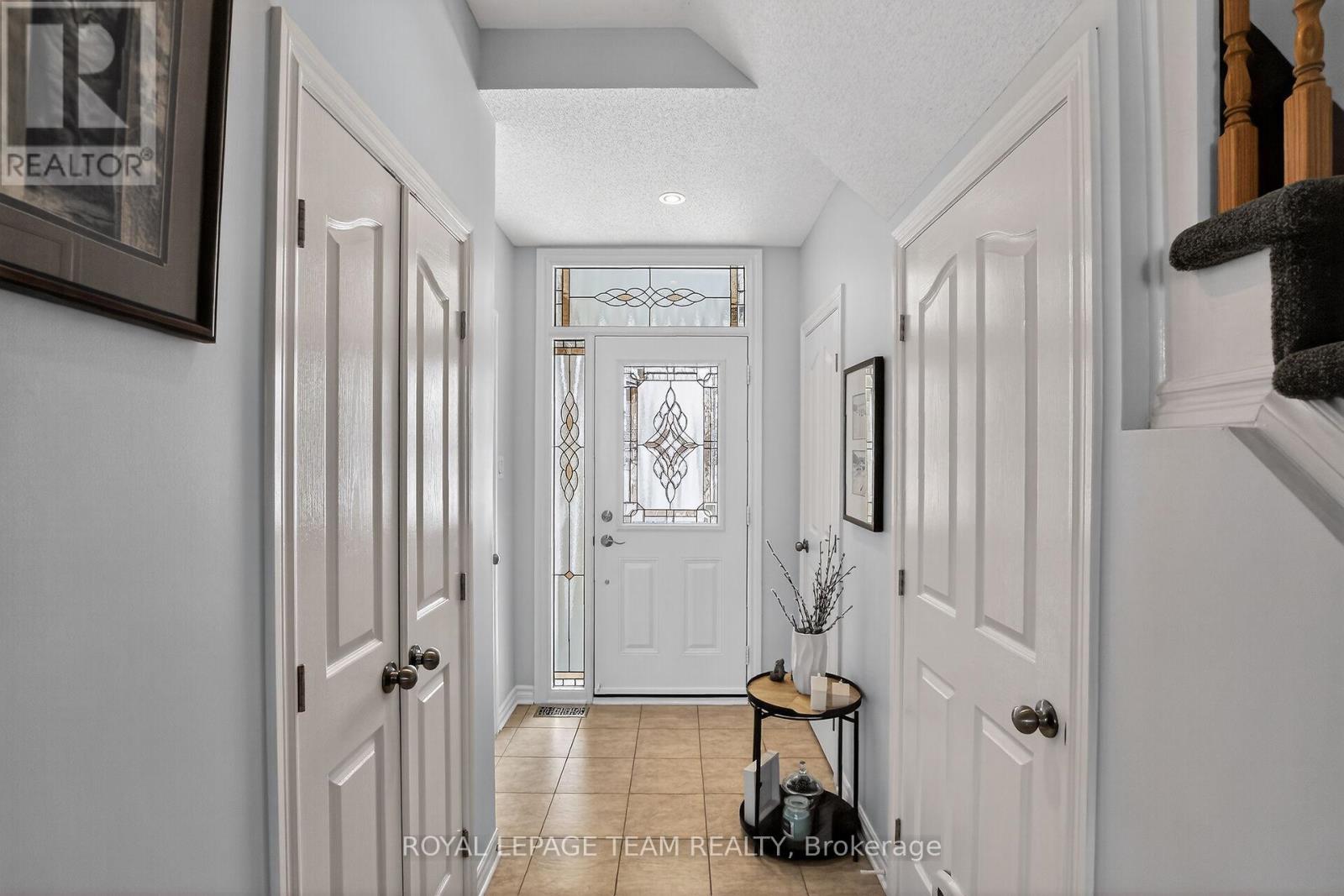 114 Tandalee Crescent, Ottawa, Ontario  K2M 0A1 - Photo 4 - X12916530