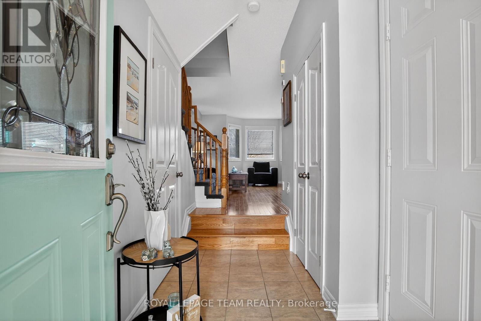 114 Tandalee Crescent, Ottawa, Ontario  K2M 0A1 - Photo 5 - X12916530