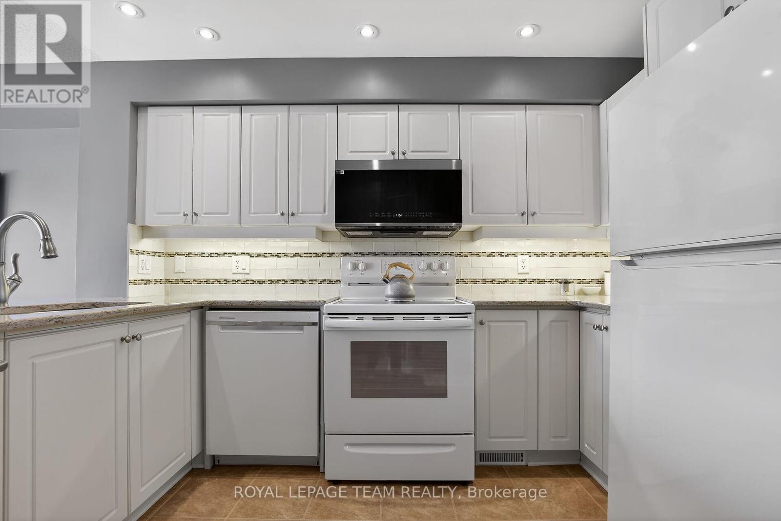 114 Tandalee Crescent, Ottawa, Ontario  K2M 0A1 - Photo 7 - X12916530