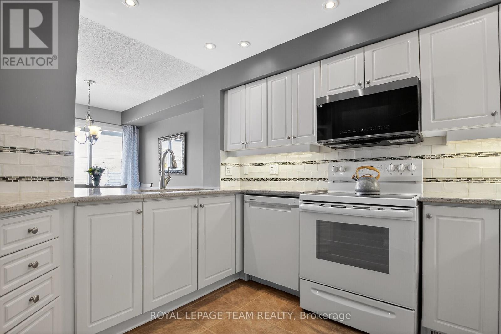 114 Tandalee Crescent, Ottawa, Ontario  K2M 0A1 - Photo 8 - X12916530