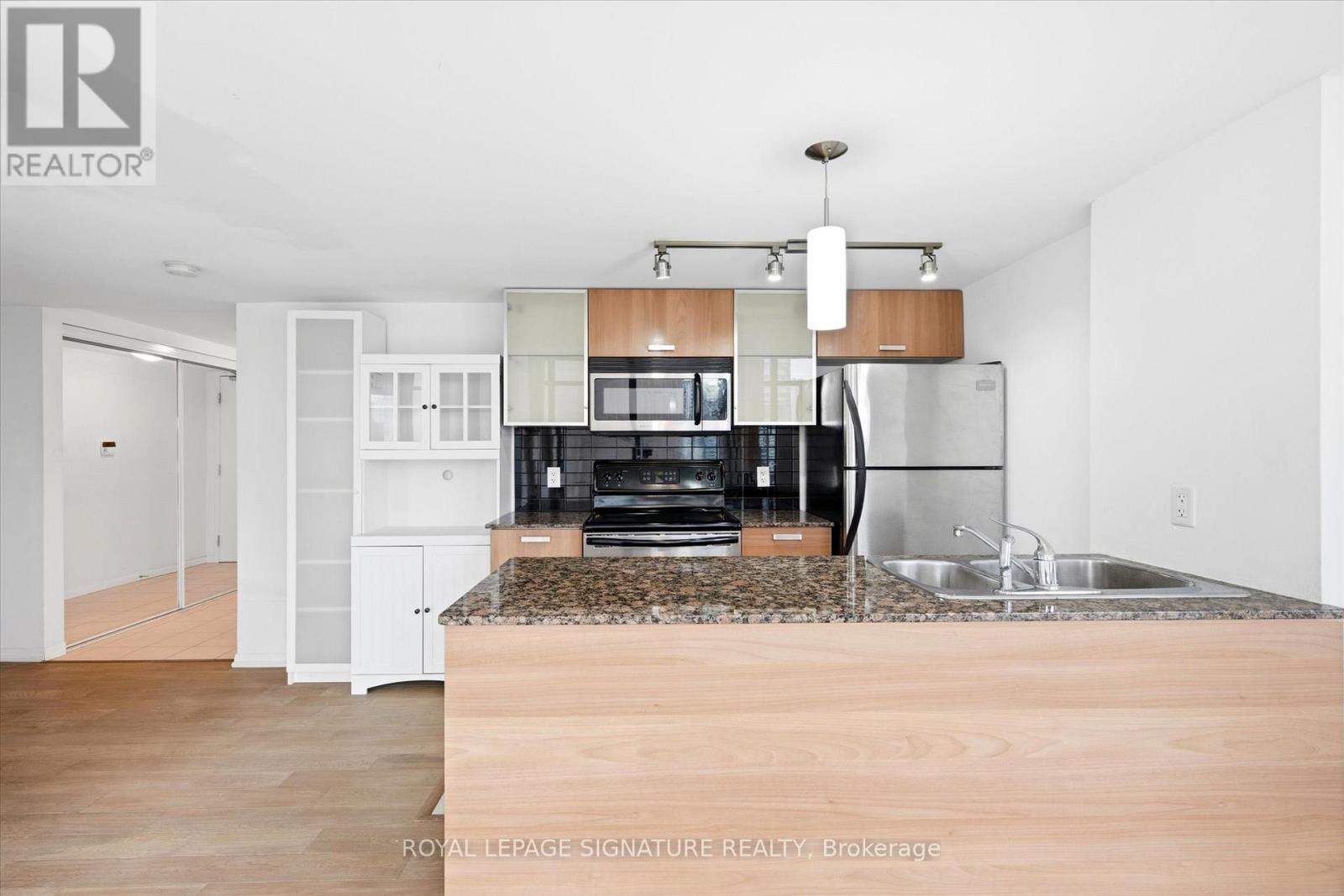 1607 - 37 Grosvenor Street, Toronto, Ontario  M4Y 3G5 - Photo 10 - C12915304