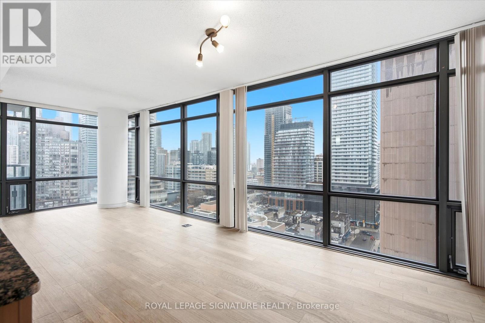 1607 - 37 GROSVENOR STREET, Toronto, Ontario