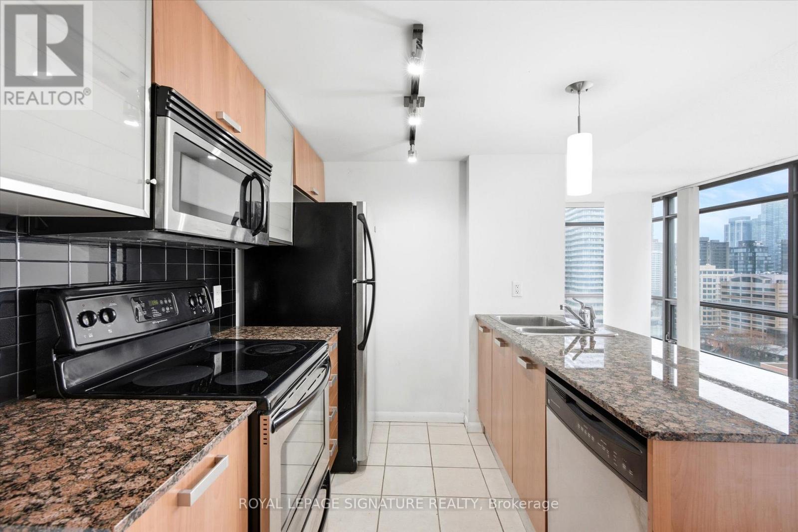 1607 - 37 Grosvenor Street, Toronto, Ontario  M4Y 3G5 - Photo 12 - C12915304