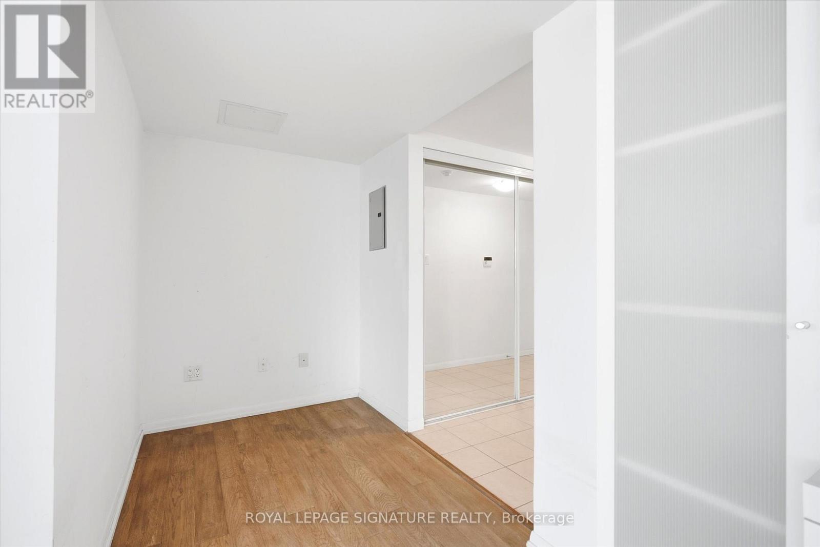 1607 - 37 Grosvenor Street, Toronto, Ontario  M4Y 3G5 - Photo 4 - C12915304