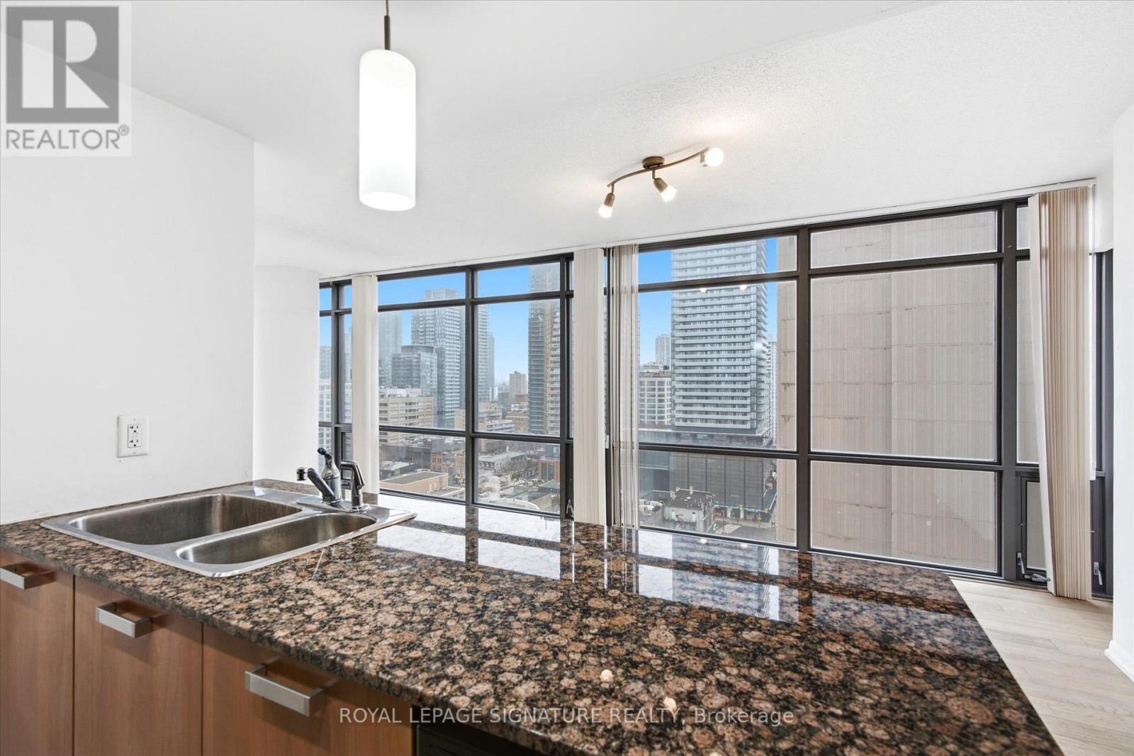 1607 - 37 Grosvenor Street, Toronto, Ontario  M4Y 3G5 - Photo 13 - C12915304