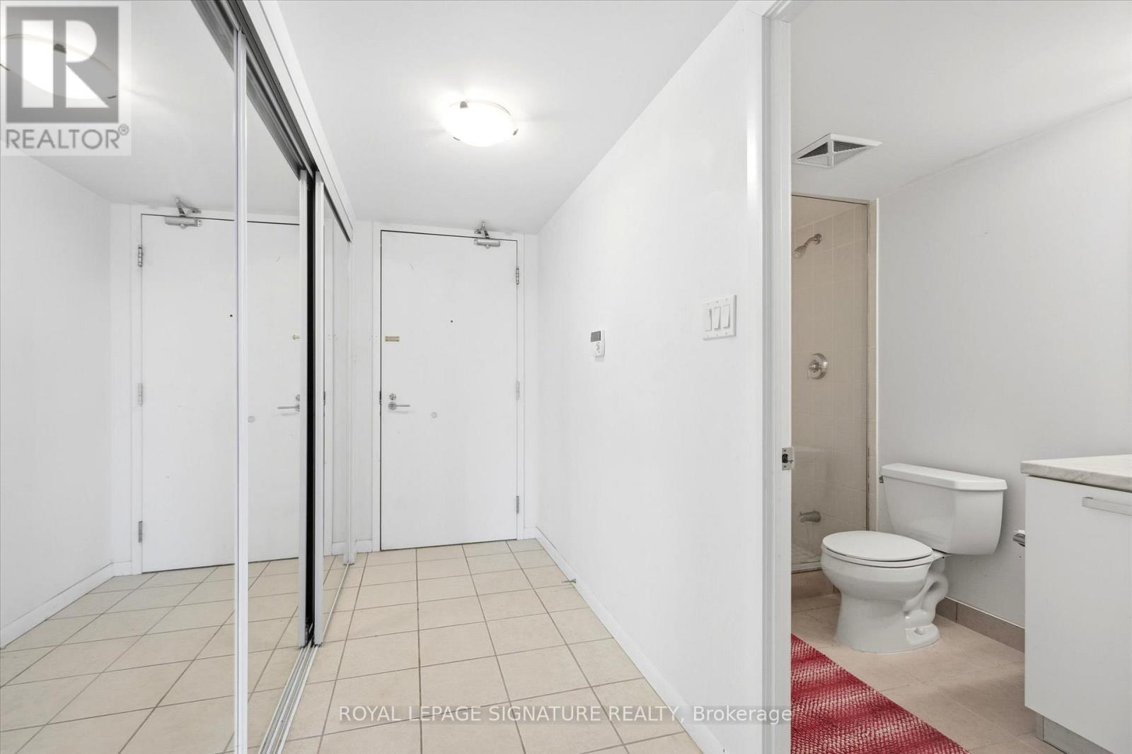 1607 - 37 Grosvenor Street, Toronto, Ontario  M4Y 3G5 - Photo 2 - C12915304