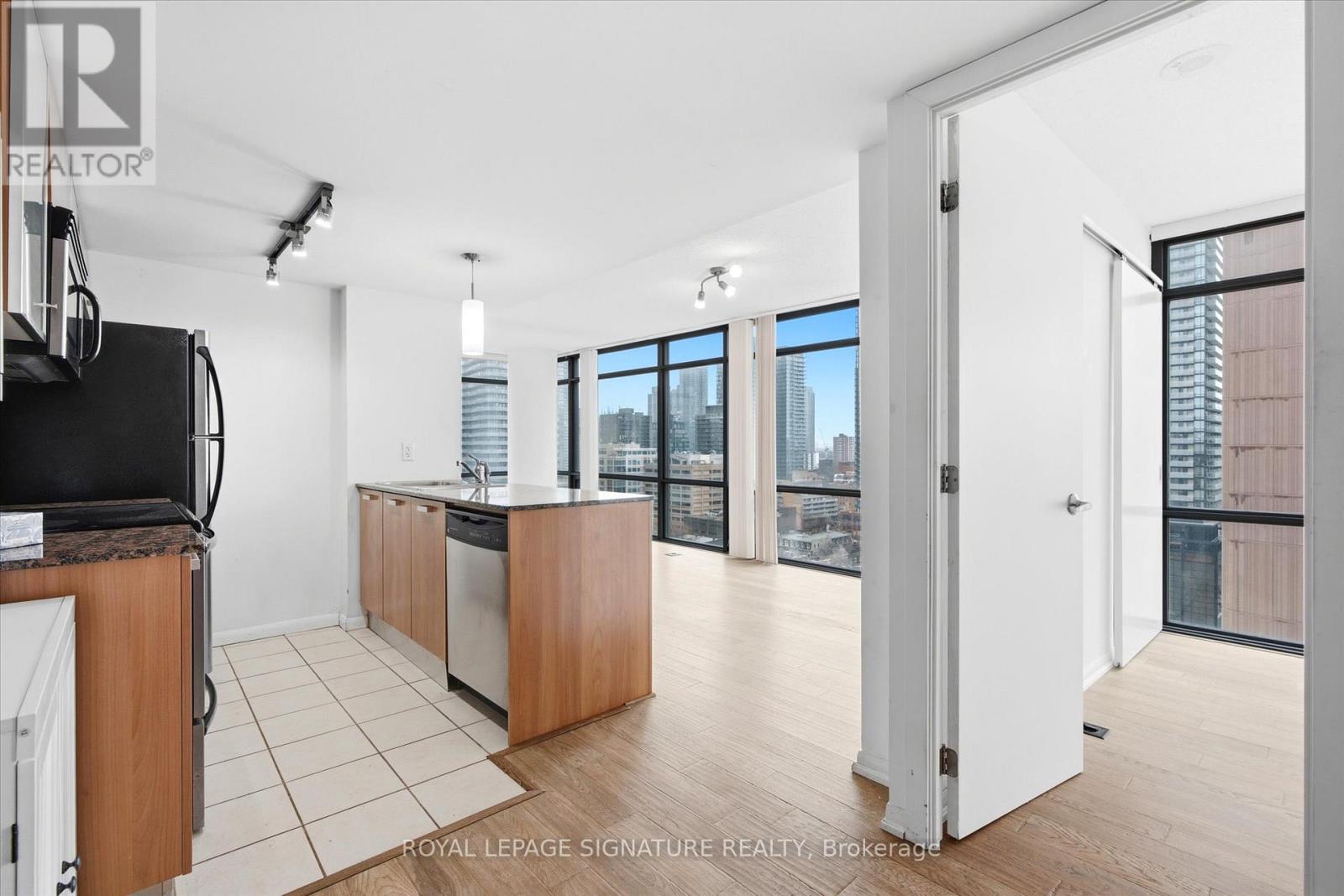 1607 - 37 Grosvenor Street, Toronto, Ontario  M4Y 3G5 - Photo 6 - C12915304