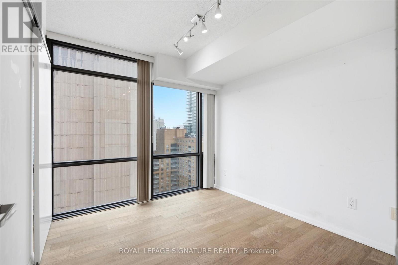 1607 - 37 Grosvenor Street, Toronto, Ontario  M4Y 3G5 - Photo 7 - C12915304