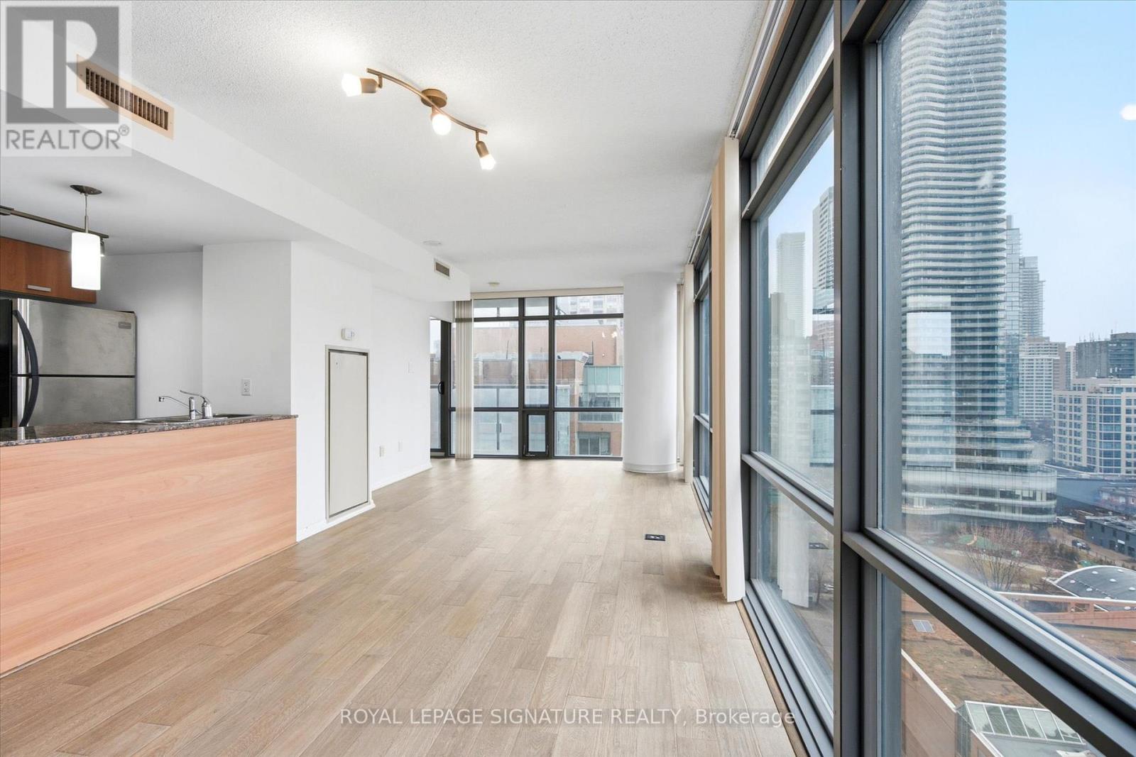 1607 - 37 Grosvenor Street, Toronto, Ontario  M4Y 3G5 - Photo 9 - C12915304