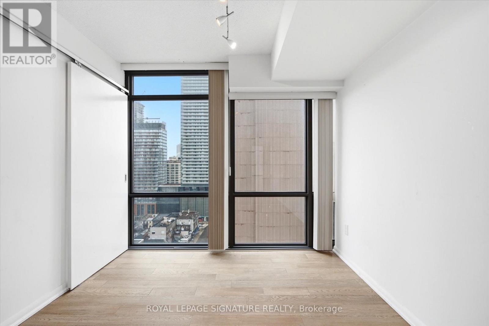 1607 - 37 Grosvenor Street, Toronto, Ontario  M4Y 3G5 - Photo 8 - C12915304