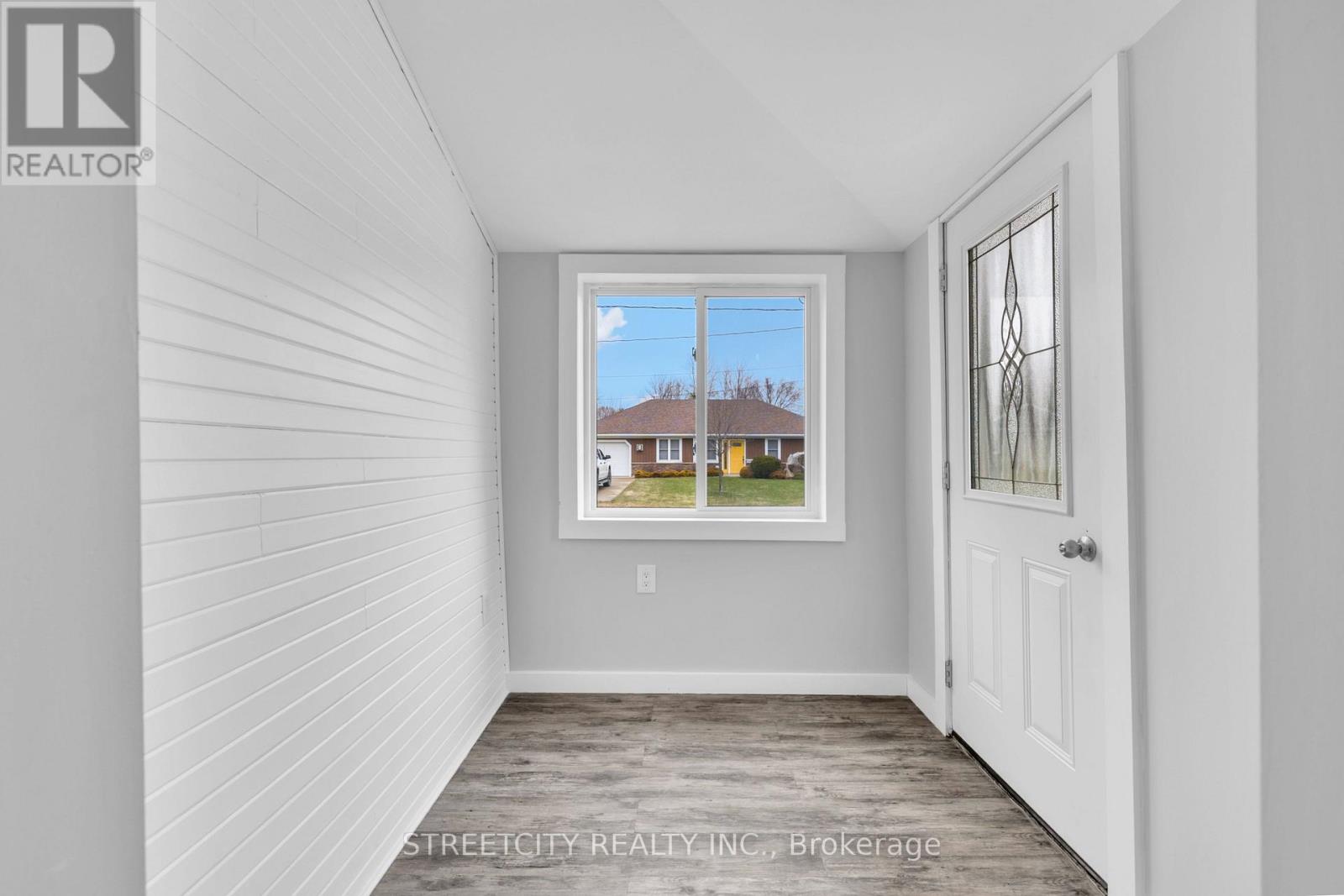 190 King Street, Southwest Middlesex, Ontario  N0L 1M0 - Photo 17 - X12916508