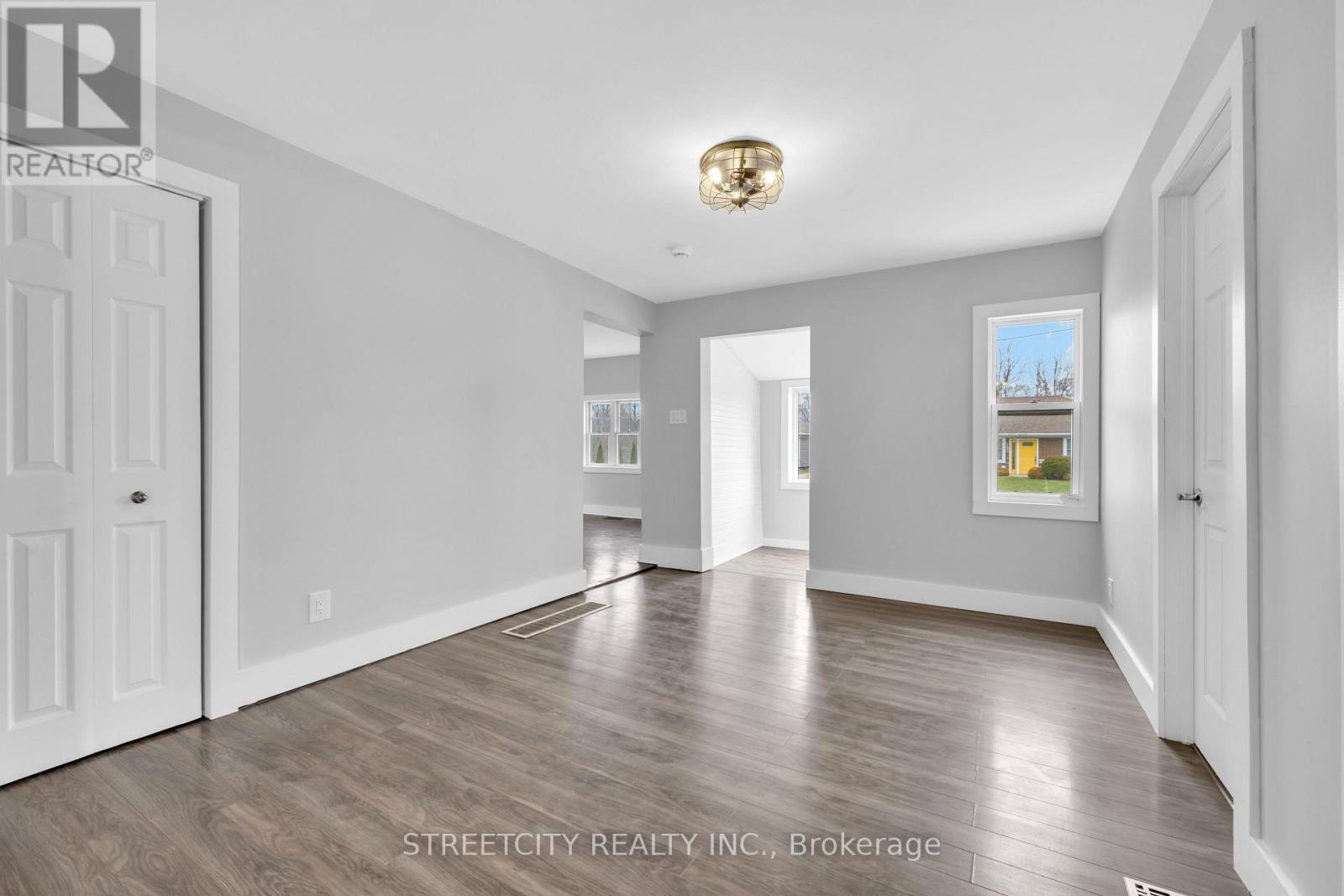 190 King Street, Southwest Middlesex, Ontario  N0L 1M0 - Photo 15 - X12916508