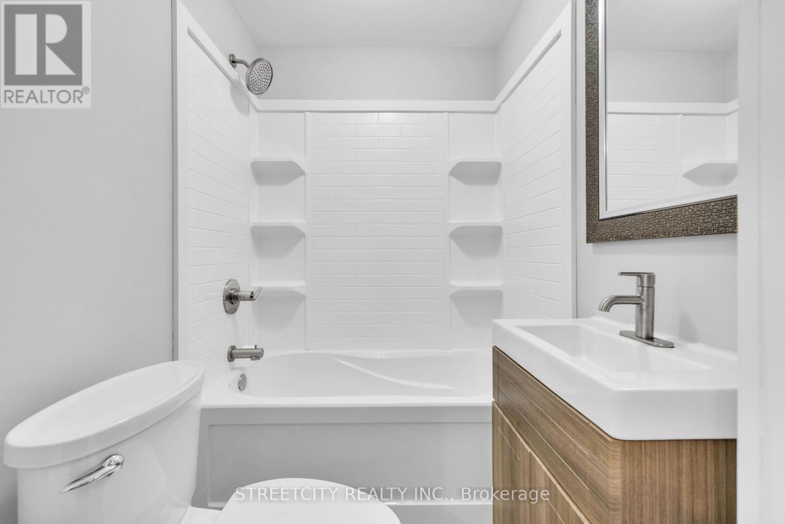 190 King Street, Southwest Middlesex, Ontario  N0L 1M0 - Photo 22 - X12916508