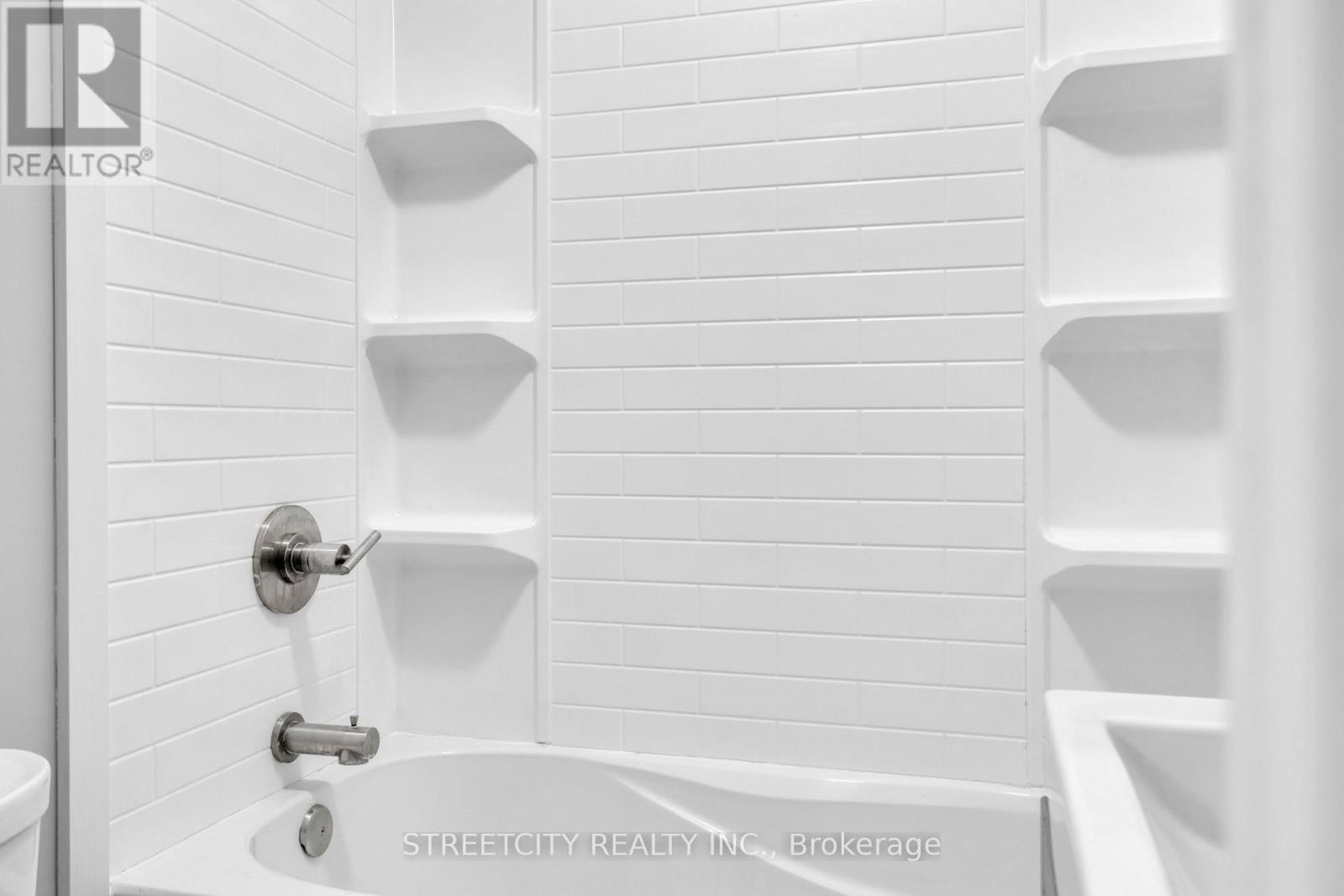 190 King Street, Southwest Middlesex, Ontario  N0L 1M0 - Photo 23 - X12916508