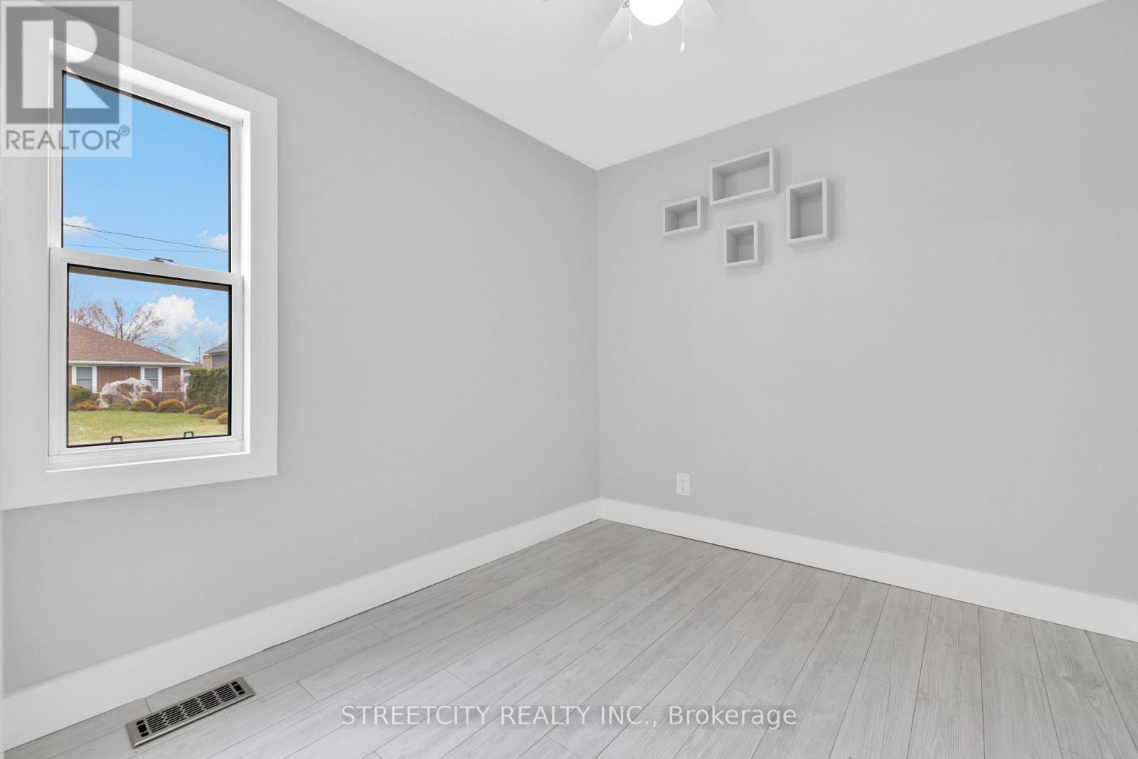 190 King Street, Southwest Middlesex, Ontario  N0L 1M0 - Photo 25 - X12916508