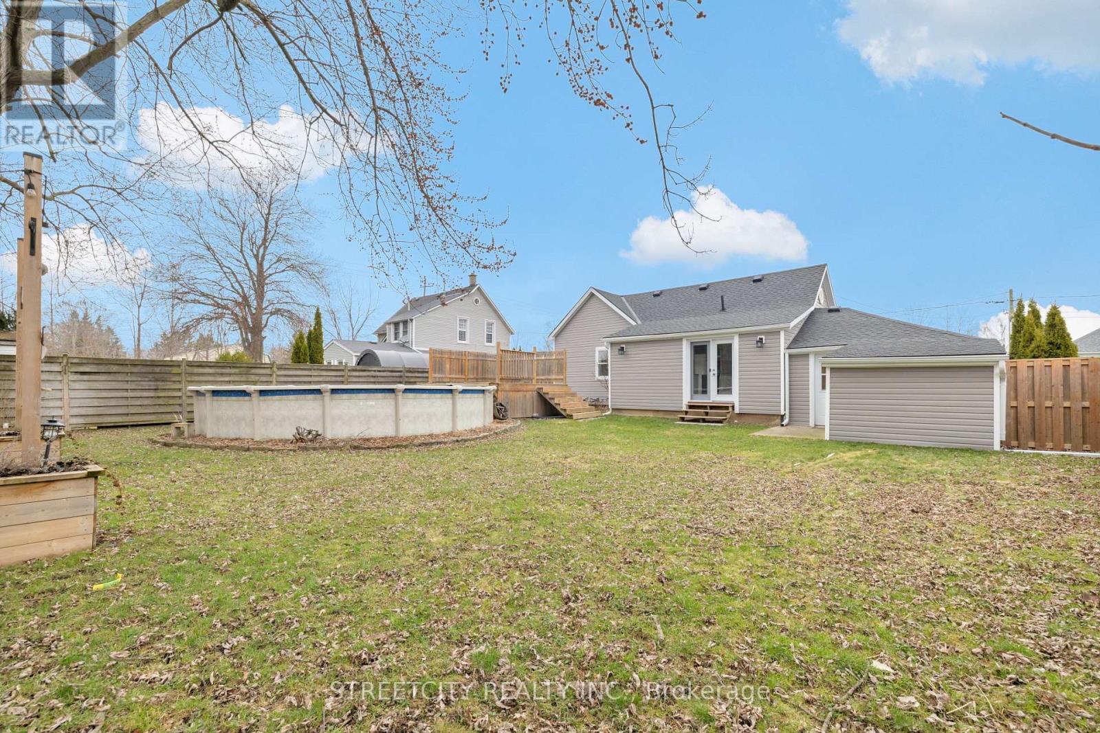 190 King Street, Southwest Middlesex, Ontario  N0L 1M0 - Photo 34 - X12916508