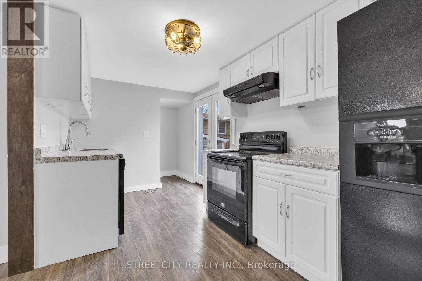 190 King Street, Southwest Middlesex, Ontario  N0L 1M0 - Photo 7 - X12916508