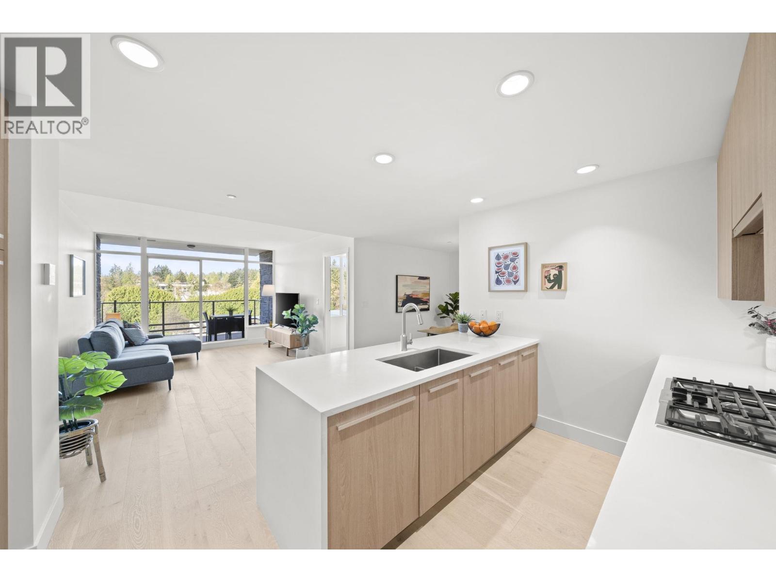 404 1210 E 27TH STREET, North Vancouver, British Columbia