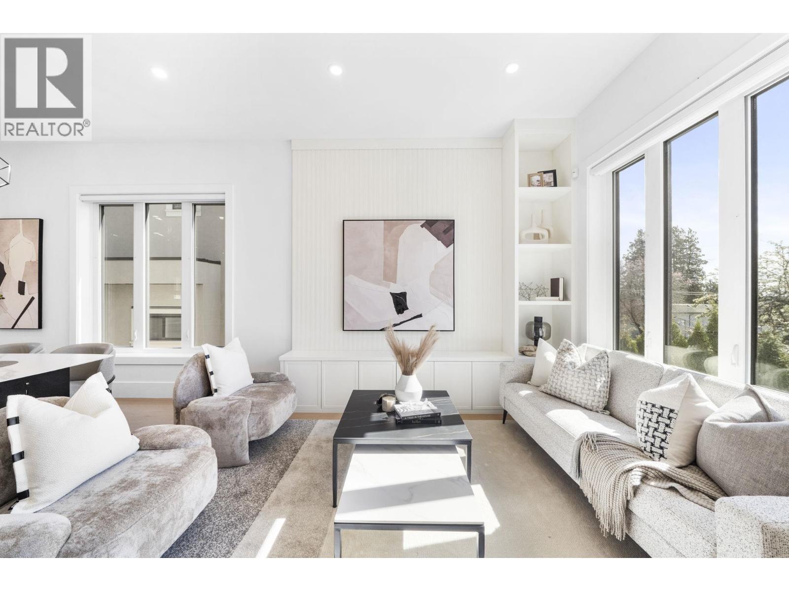 529 W 61st Avenue, Vancouver, British Columbia  V6P 2B4 - Photo 2 - R3103077