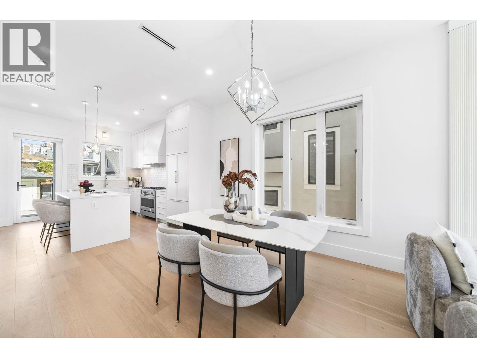 529 W 61st Avenue, Vancouver, British Columbia  V6P 2B4 - Photo 4 - R3103077