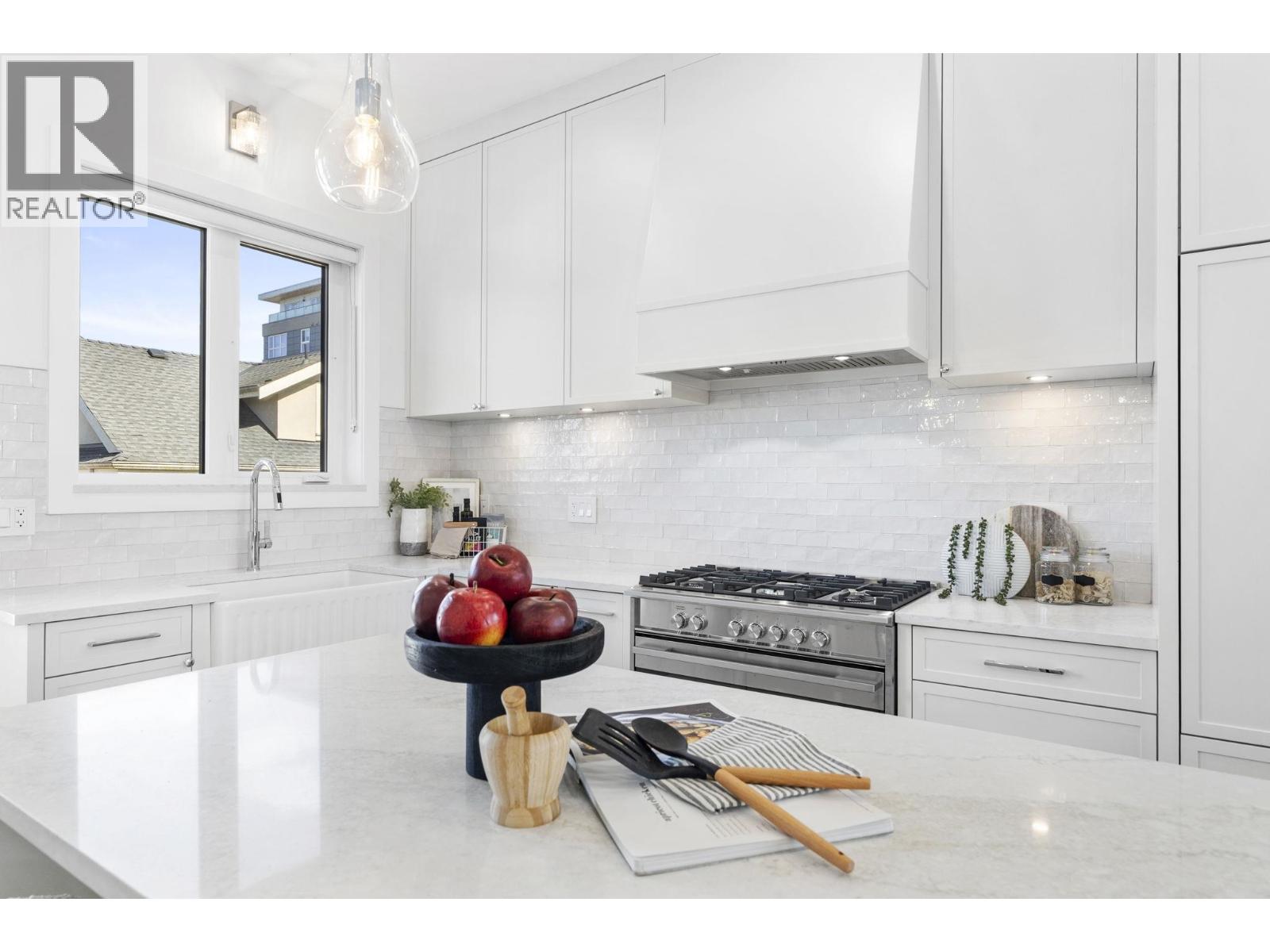 529 W 61st Avenue, Vancouver, British Columbia  V6P 2B4 - Photo 6 - R3103077