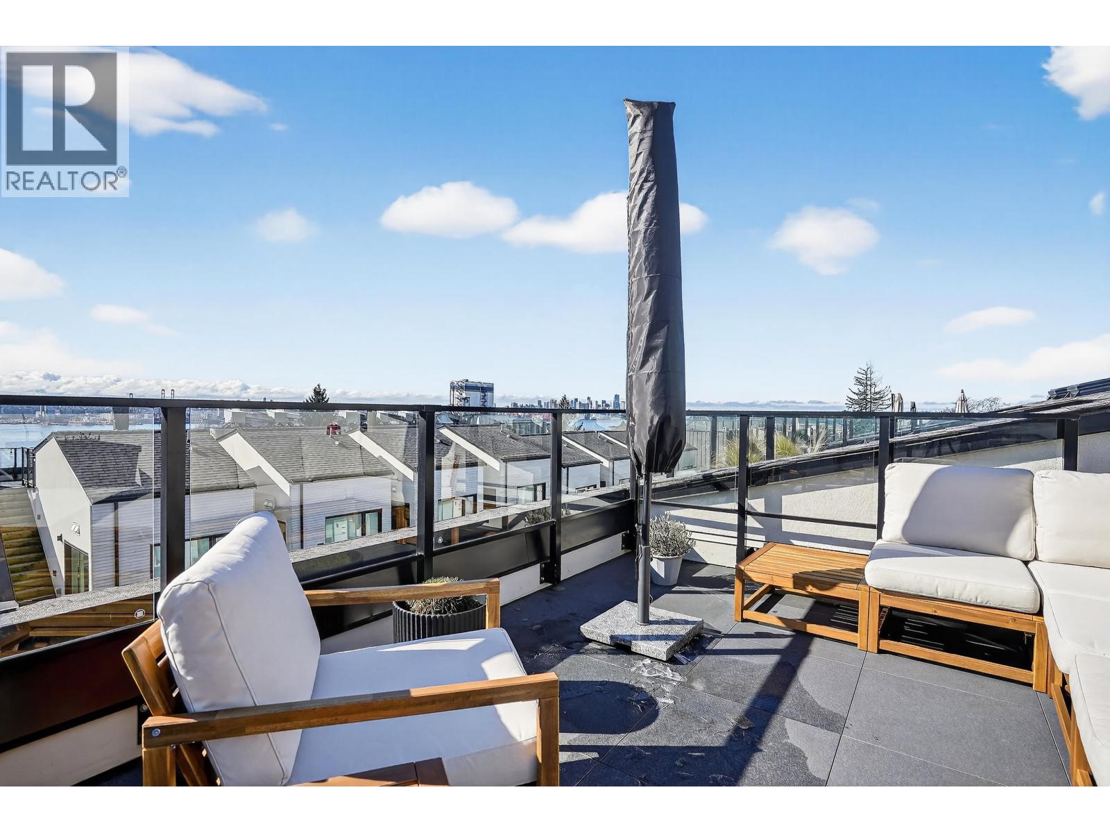 225 650 E 2ND STREET, North Vancouver, British Columbia