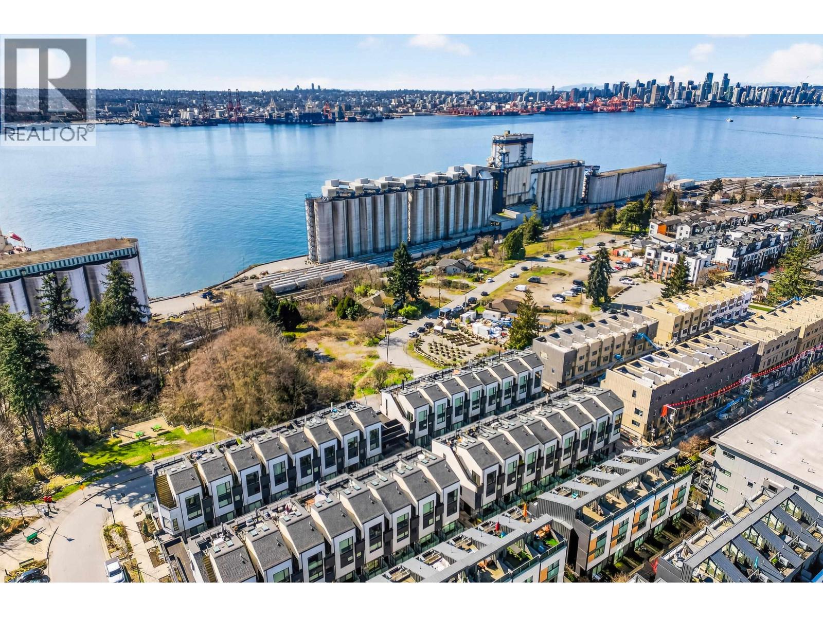 225 650 E 2nd Street, North Vancouver, British Columbia  V7L 1G8 - Photo 2 - R3103095