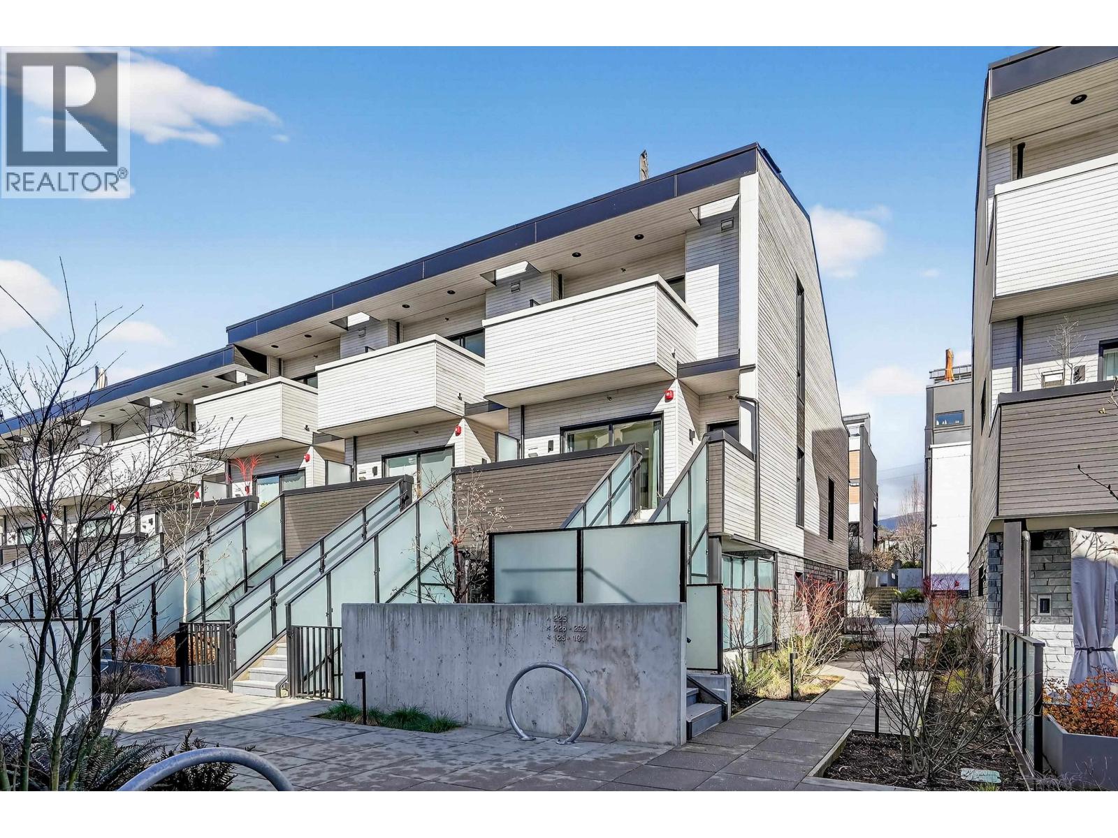 225 650 E 2nd Street, North Vancouver, British Columbia  V7L 1G8 - Photo 3 - R3103095