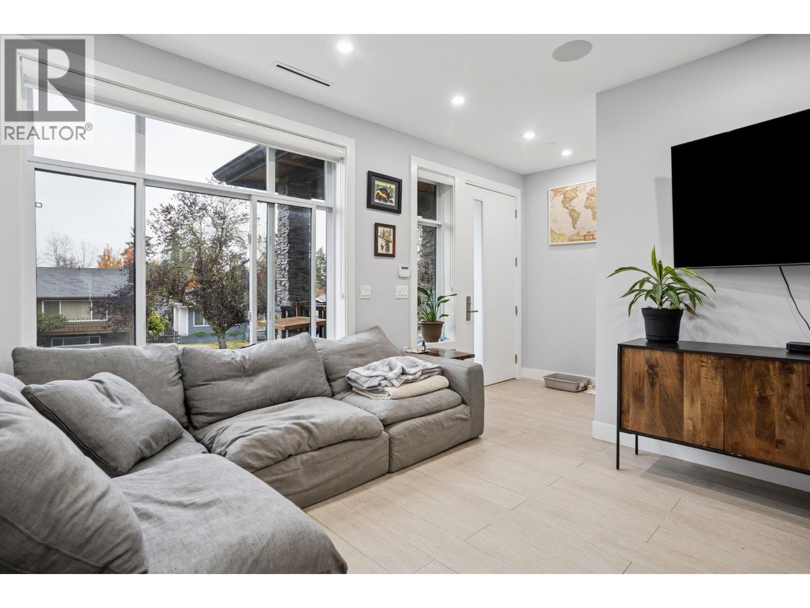 3045 East 59th Avenue, Vancouver, British Columbia  V5S 2B2 - Photo 9 - R3103113