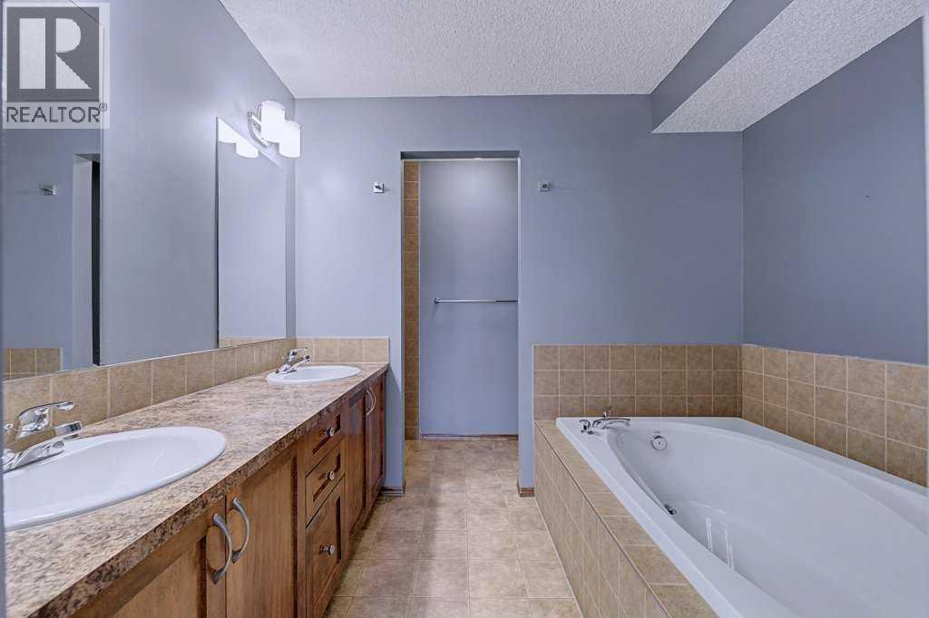 244 Eversyde Mews SW, Calgary, Alberta  T2Y 5E2 - Photo 30 - A2287075