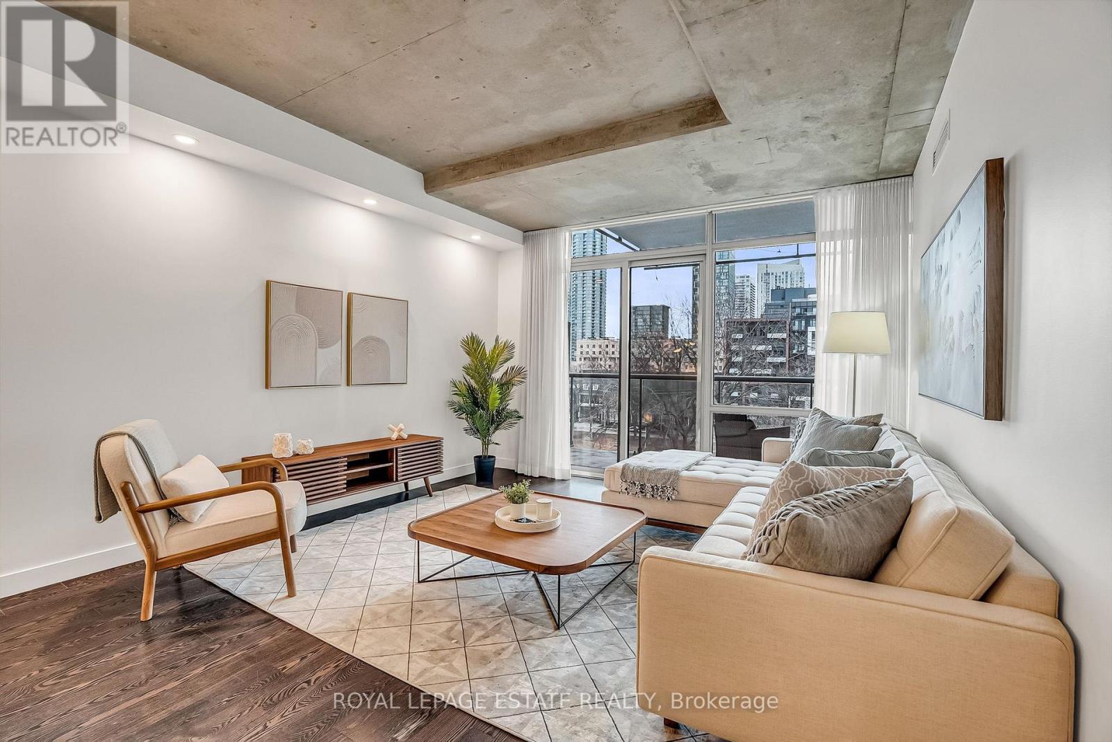 636 - 55 Stewart Street, Toronto, Ontario  M5V 2V1 - Photo 2 - C12916438