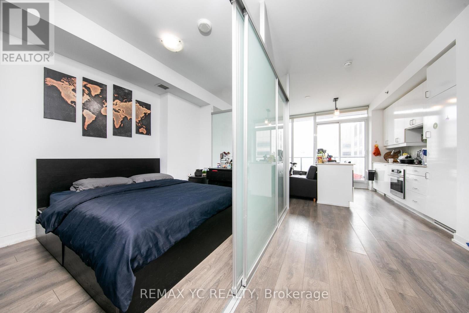 2610 - 426 University Avenue, Toronto, Ontario  M5G 1S9 - Photo 2 - C12916490