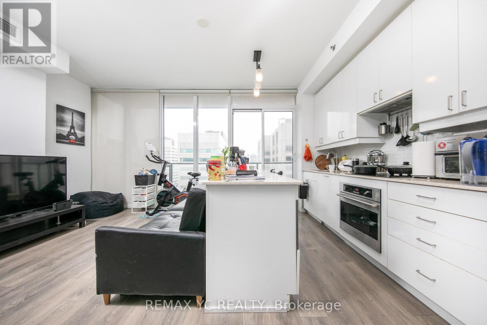 2610 - 426 University Avenue, Toronto, Ontario  M5G 1S9 - Photo 3 - C12916490