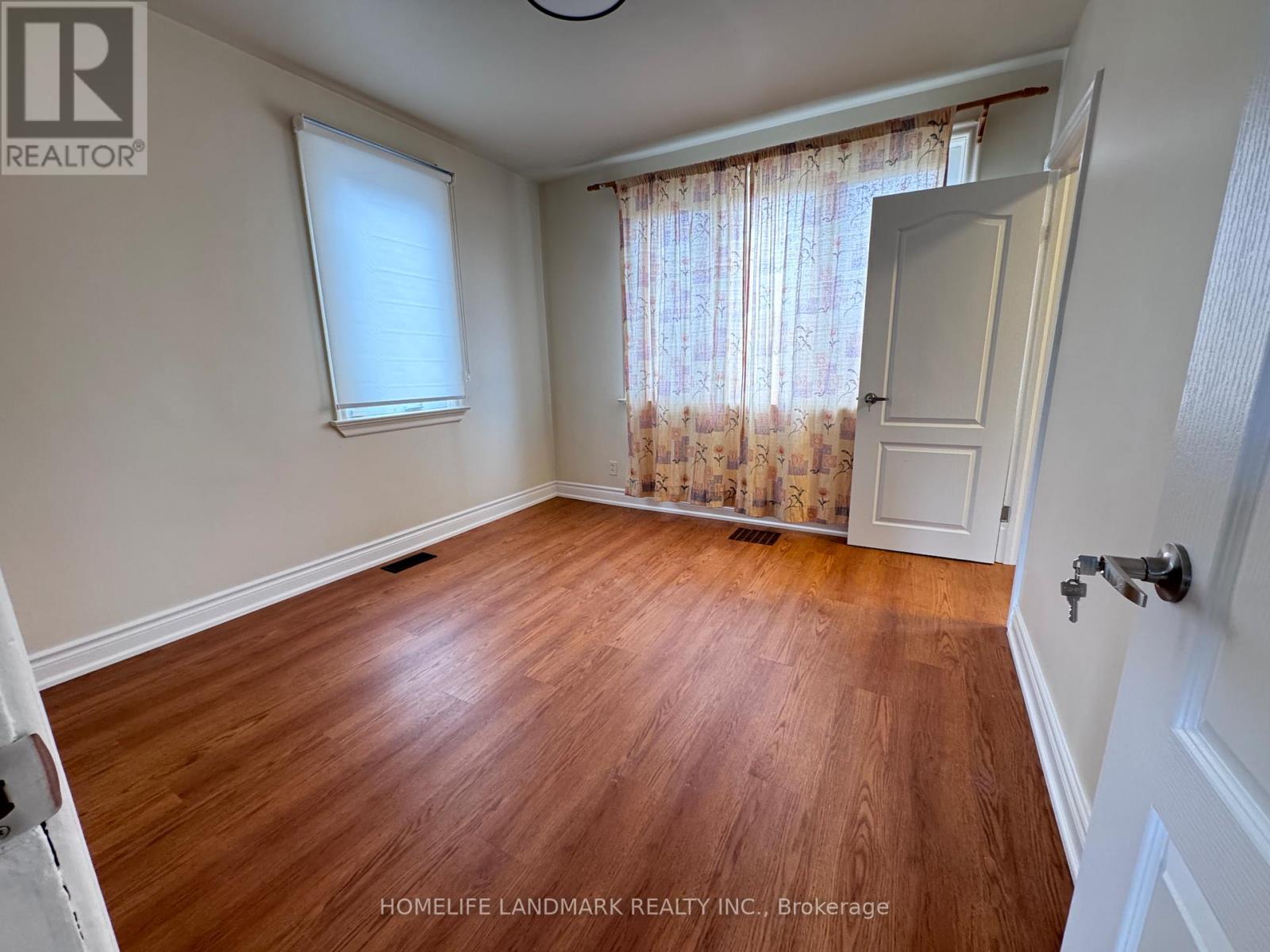 121 Bishop Avenue, Toronto, Ontario  M2M 1Z6 - Photo 10 - C12916552