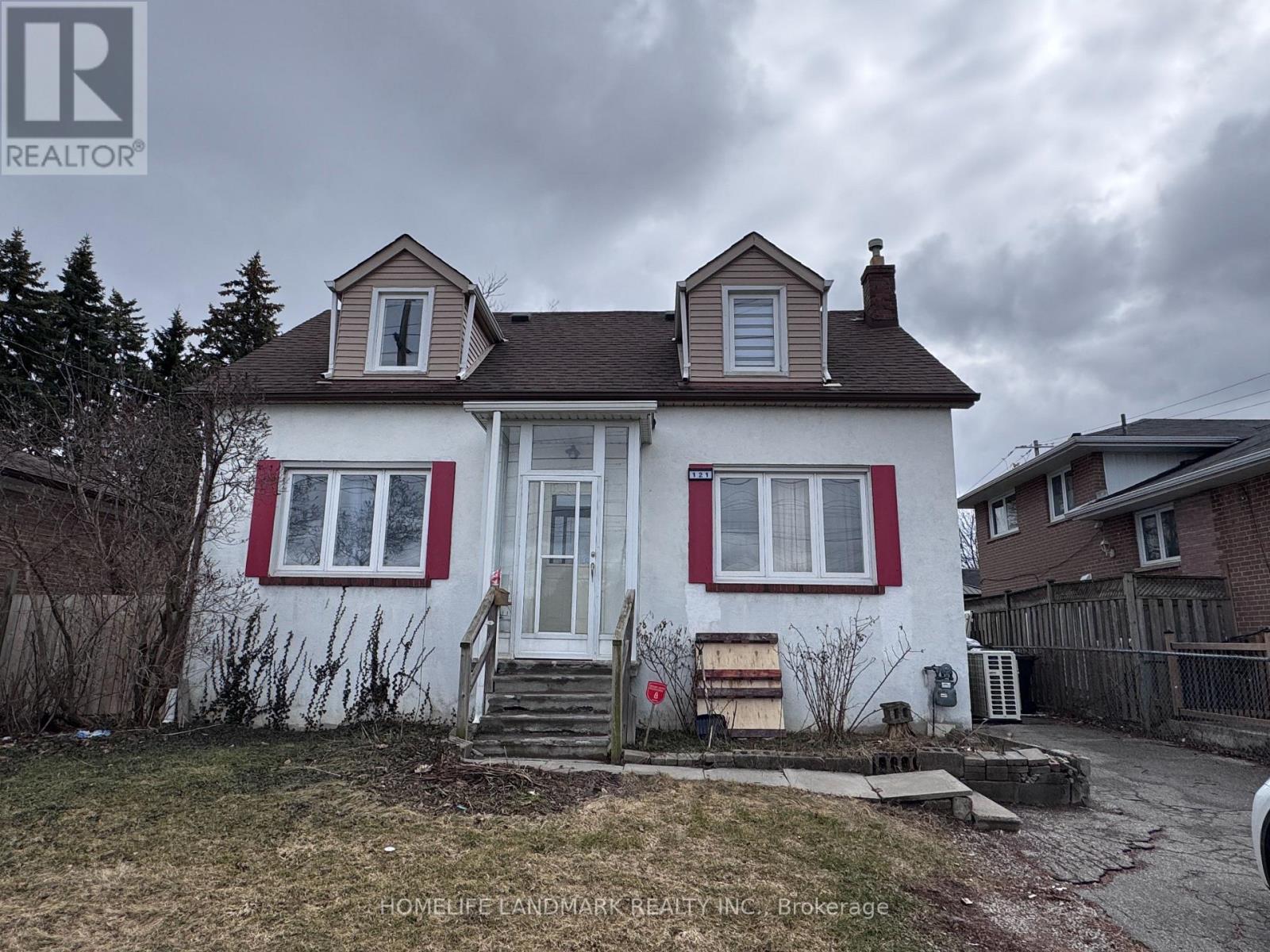 121 Bishop Avenue, Toronto, Ontario  M2M 1Z6 - Photo 2 - C12916552