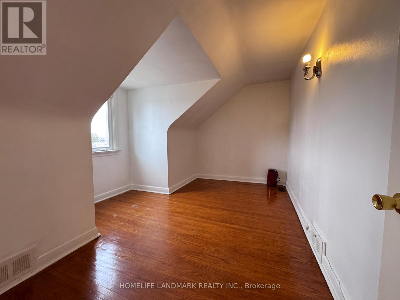 121 Bishop Avenue, Toronto, Ontario  M2M 1Z6 - Photo 7 - C12916552