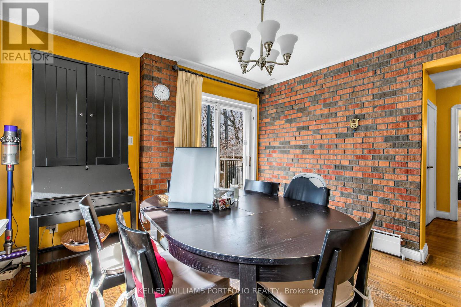 22 Glen Cedar Road, Toronto, Ontario  M6C 3G1 - Photo 13 - C12916556