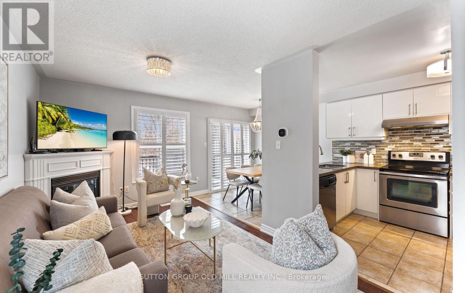 15 Katrina Court, Toronto, Ontario  M6L 3G3 - Photo 3 - W12901560