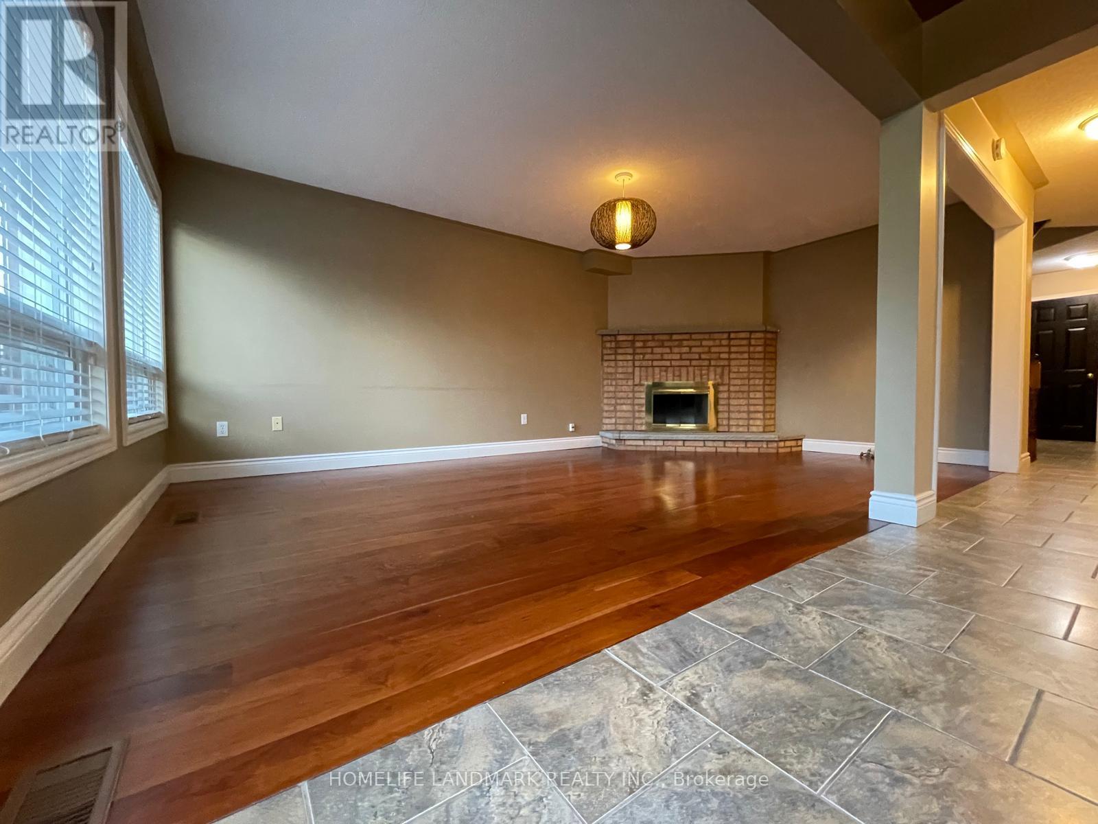 26 Beechbrooke Way, Aurora, Ontario  L4G 6N7 - Photo 4 - N12916462