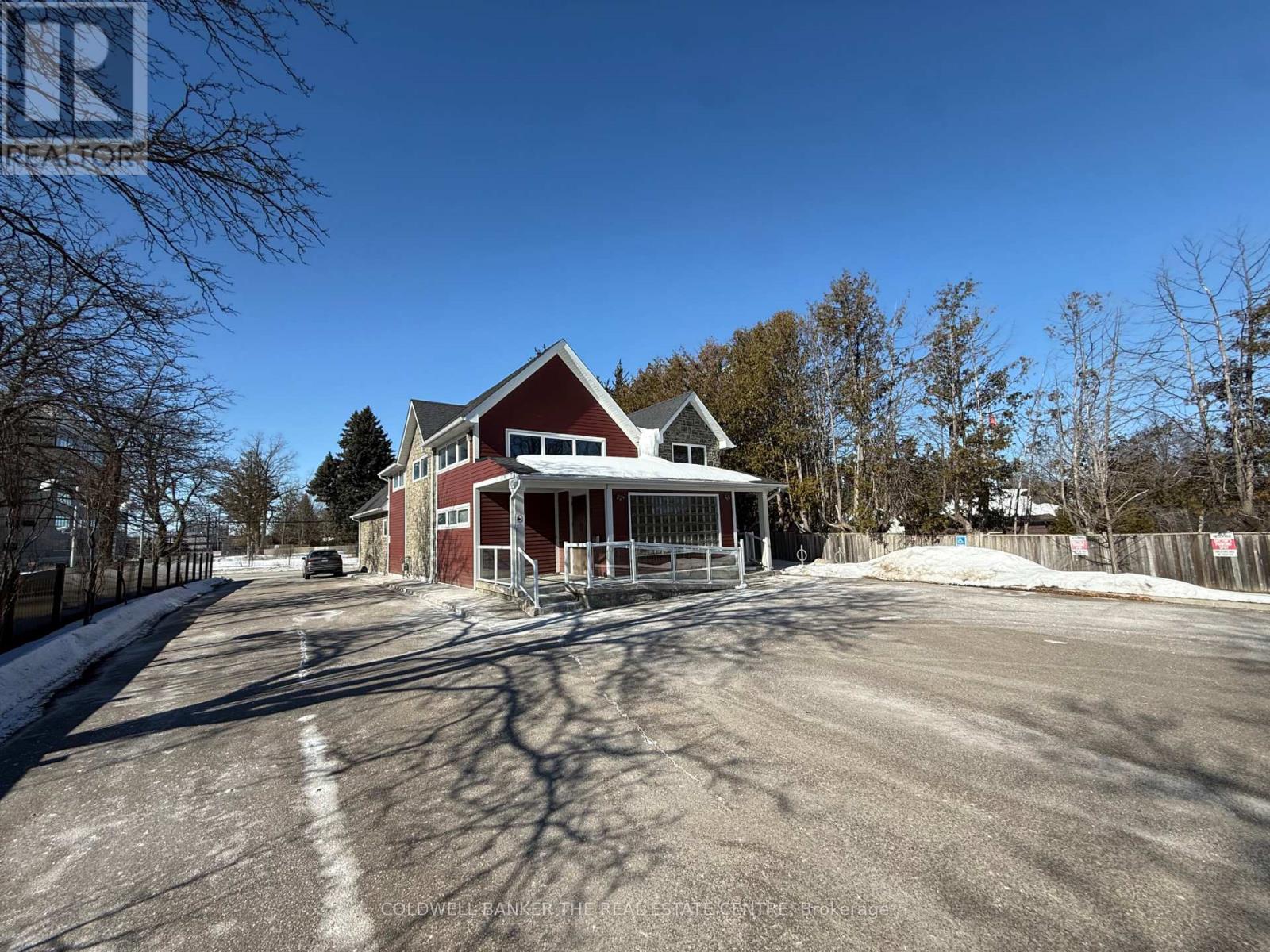 23 Bolton Avenue, Newmarket, Ontario  L3Y 2X3 - Photo 3 - N12916472