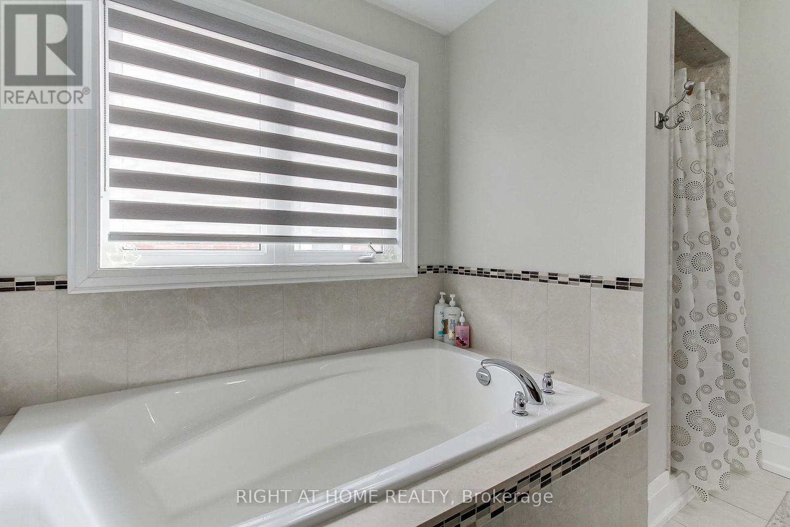 109 Vipond Way, Bradford West Gwillimbury (Bradford), Ontario  L3Z 0G5 - Photo 37 - N12916484