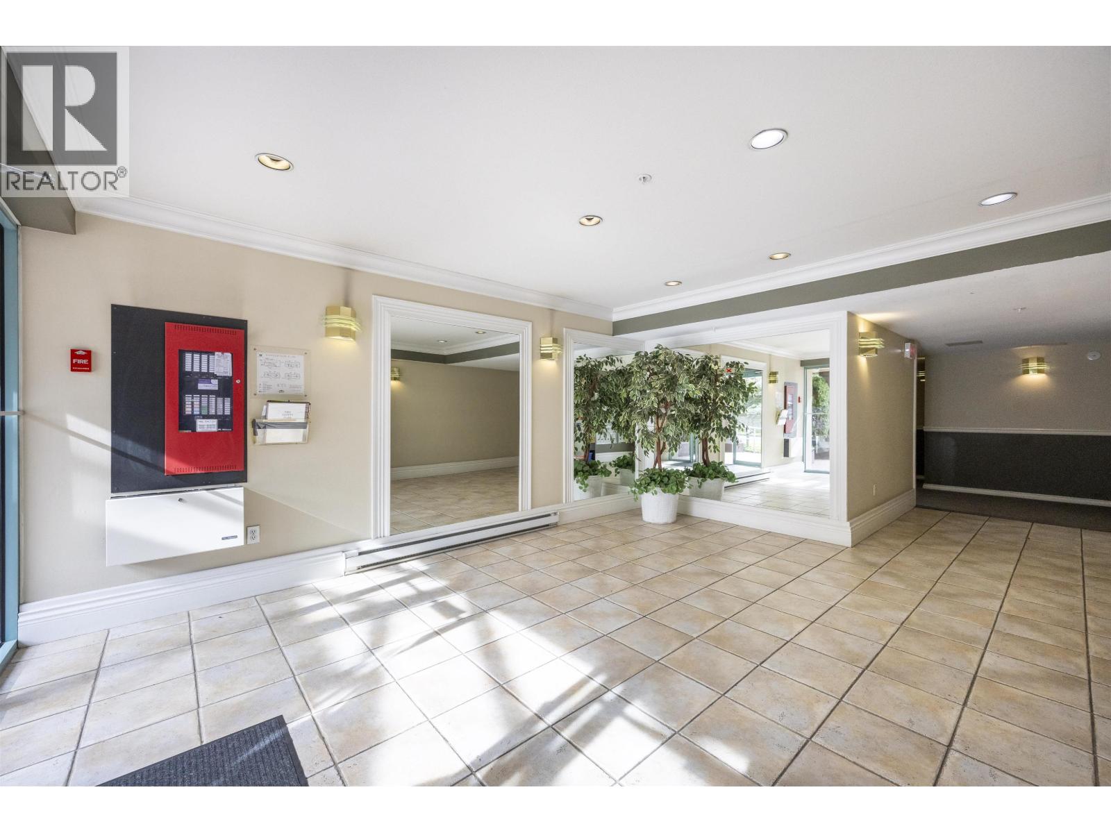 304 1009 Howay Street, New Westminster, British Columbia  V3M 6R1 - Photo 4 - R3103107