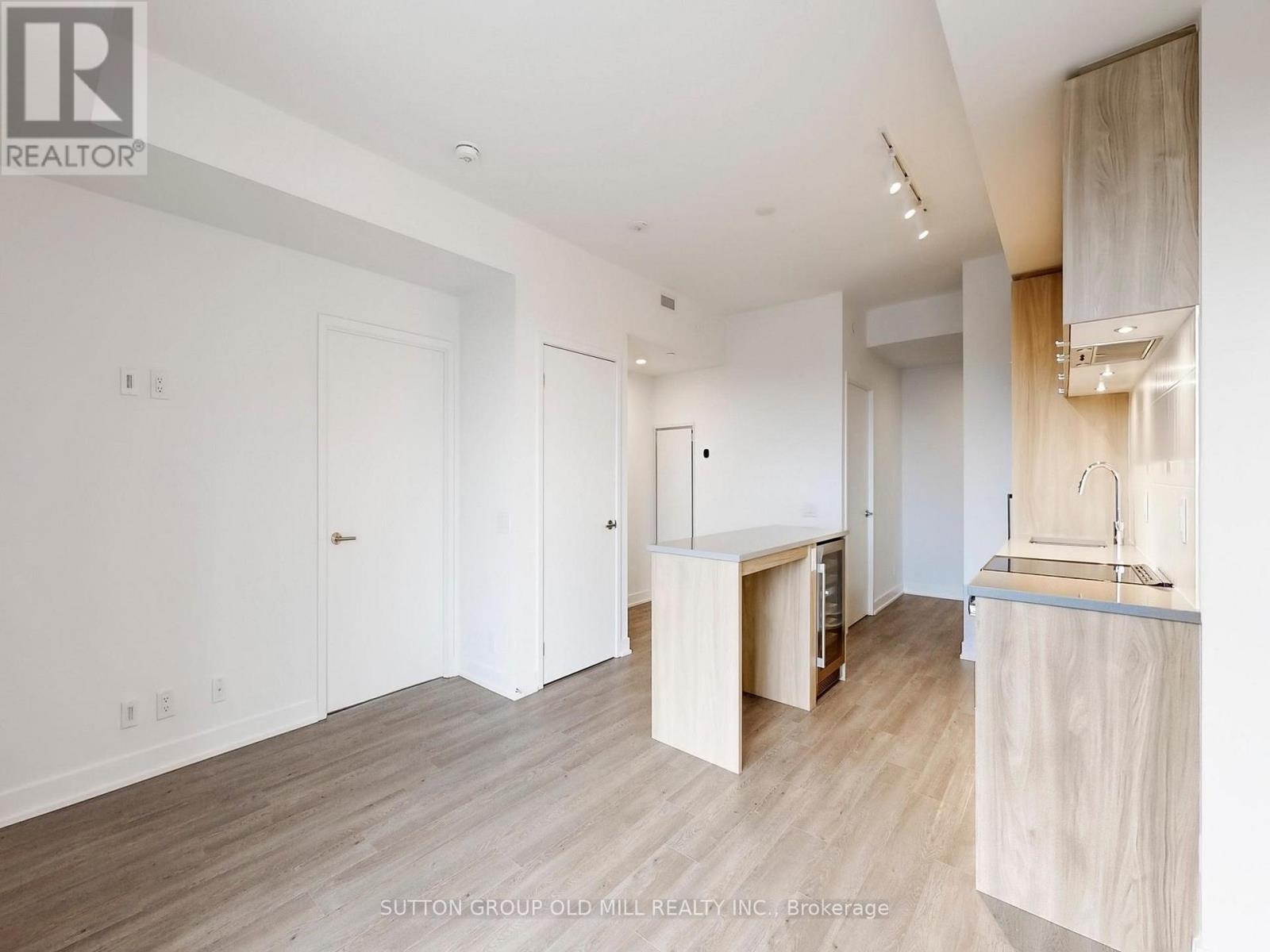 513 - 1660 Bloor Street W, Toronto, Ontario  M6P 1A8 - Photo 8 - W12916460