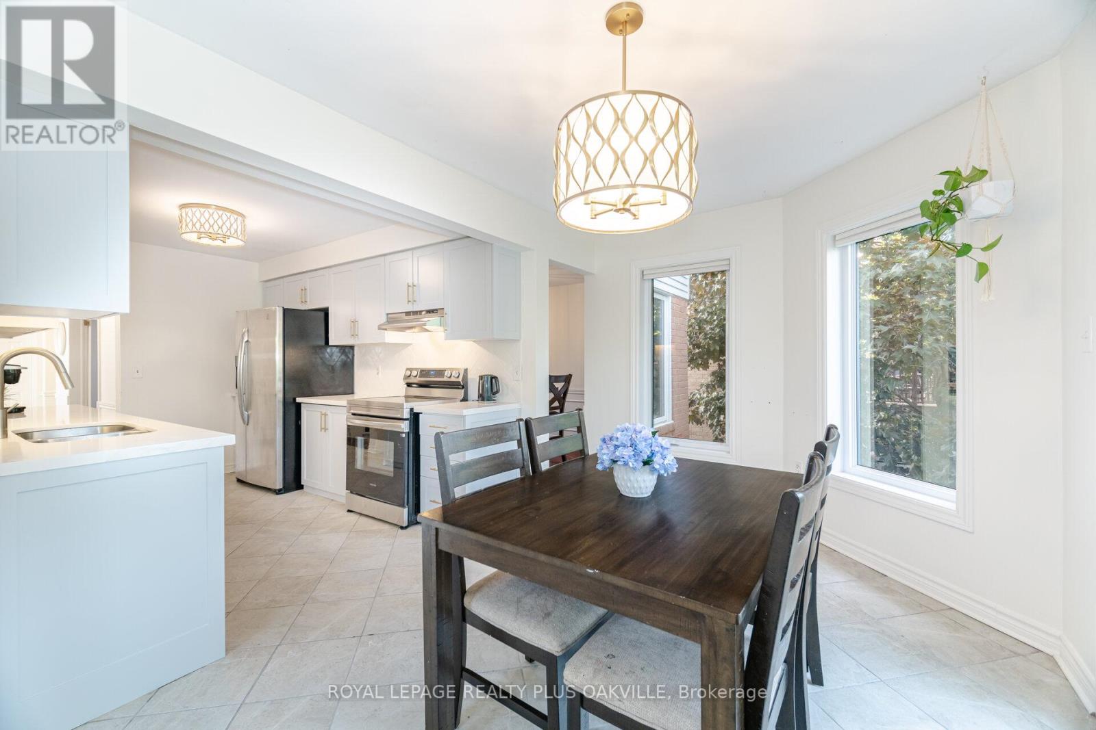 1294 Hammond Street, Burlington, Ontario  L7S 2C5 - Photo 10 - W12916494