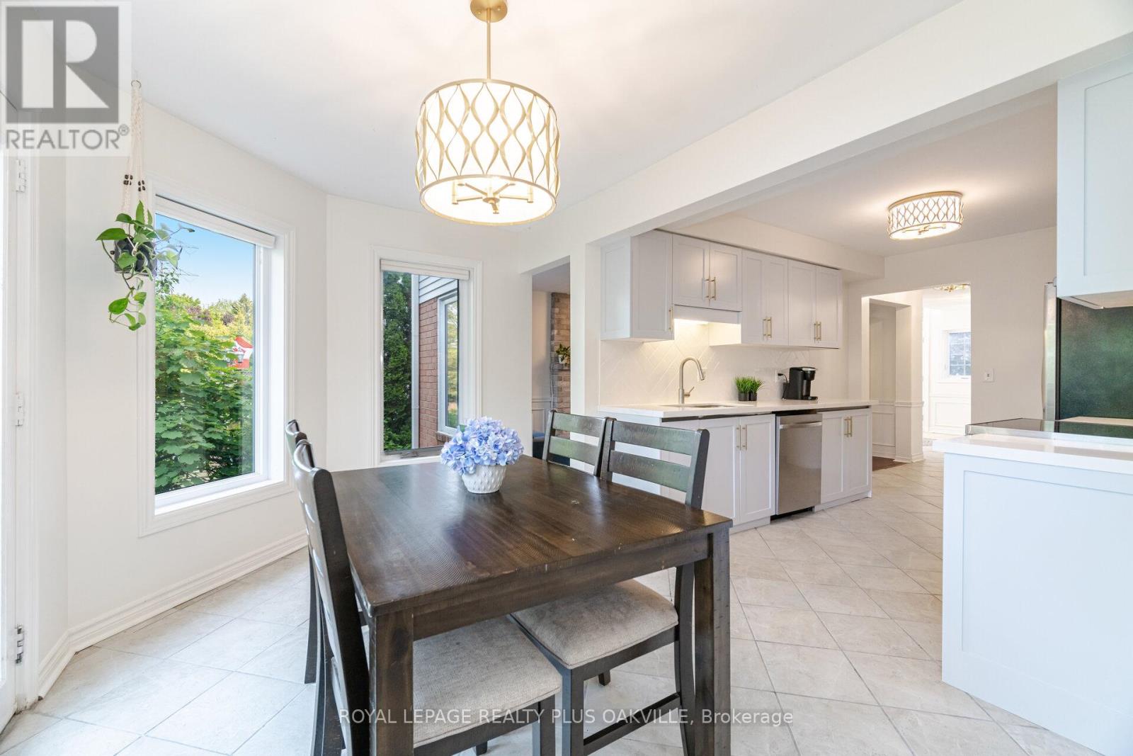 1294 Hammond Street, Burlington, Ontario  L7S 2C5 - Photo 11 - W12916494